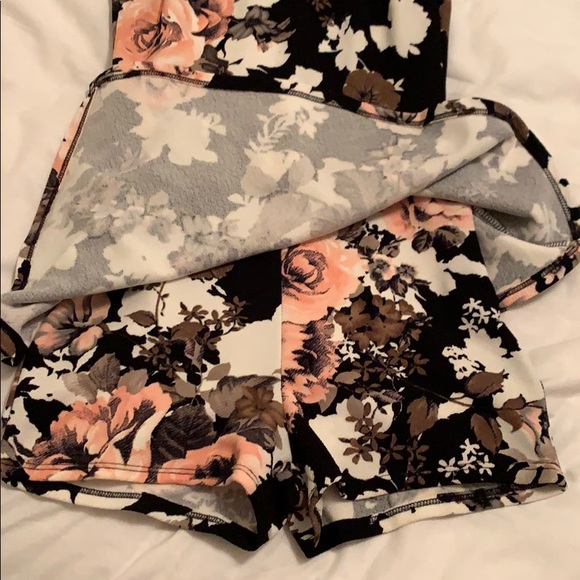 Romper 🌸 - Picture 3 of 5